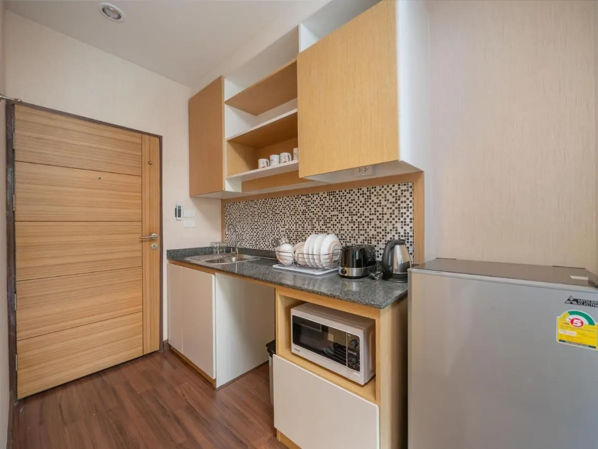 Naithon Beachfront Condotel Най-Тон-Бич