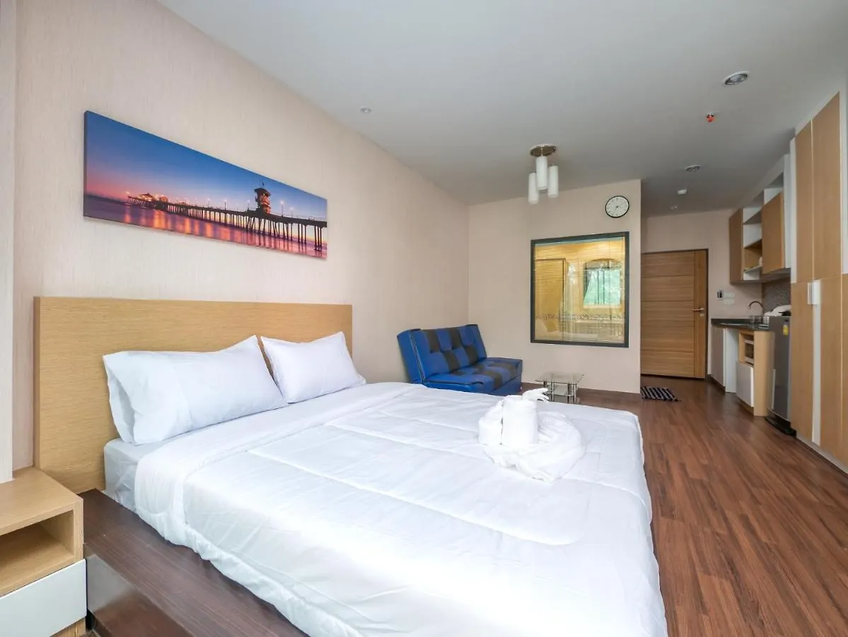 Апартаменты Naithon Beachfront Condotel